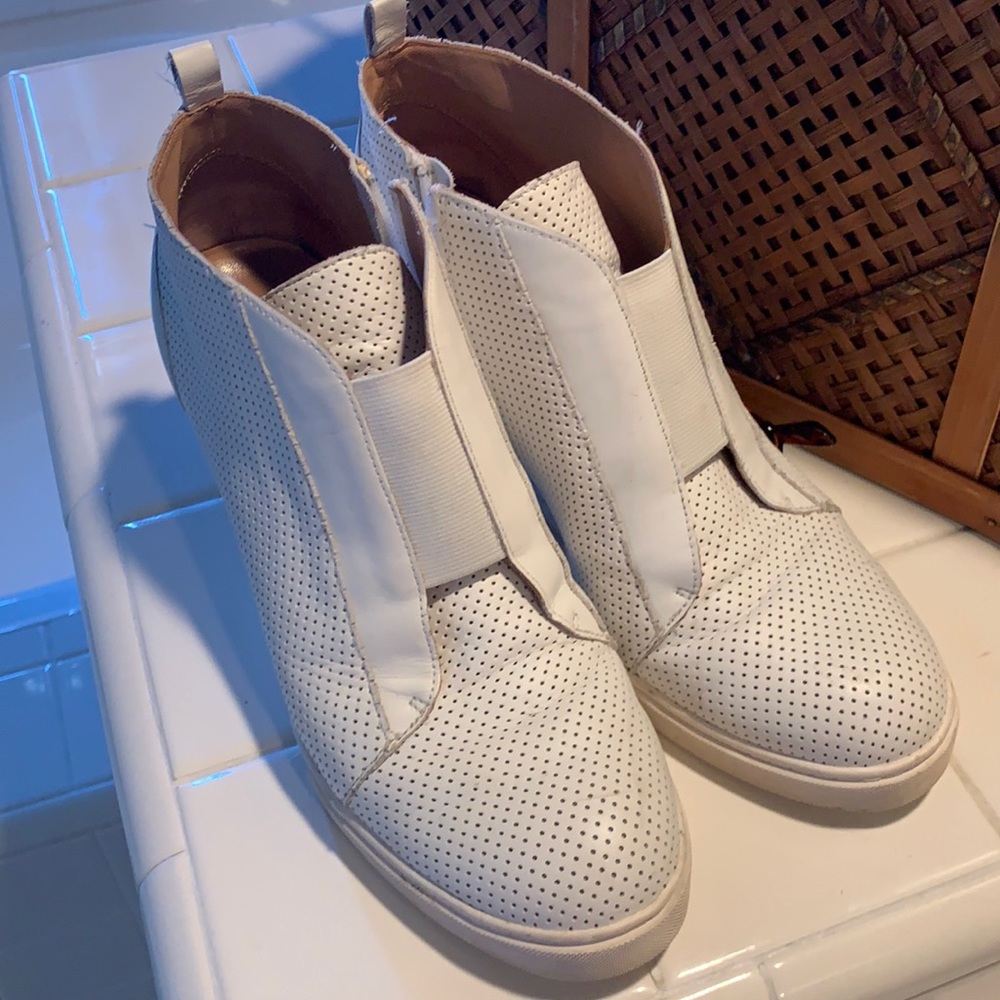 Paolo White leather Perforated Sneakers, great condition!!